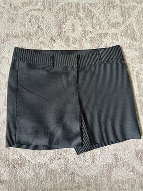 ⭐️The Limited Black & White Polka Dot Dress Shorts Size 8